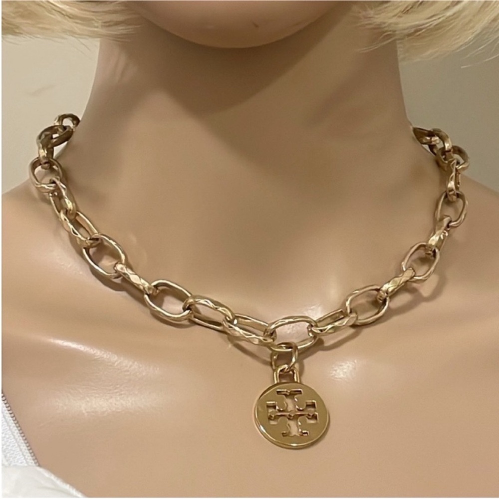 NEW✨Pendant with large Tory Burch charm/medallion.